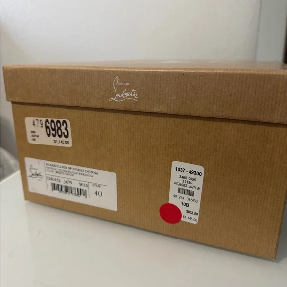 Christian Louboutin - Picture 10 of 12